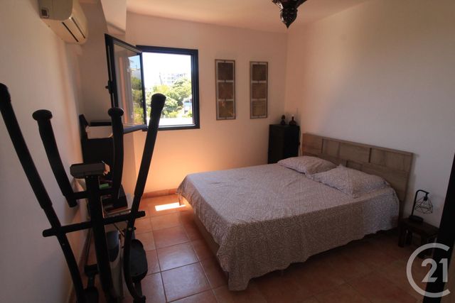 Afficher la photo en grand Appartement F4 à vendre - 4 pièces - 81.0 m2 - ST DENIS - 974 - REUNION - Century 21 Lancastel
