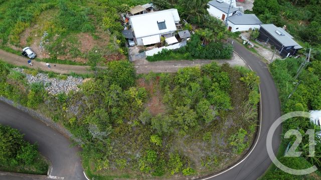 Afficher la photo en grand terrain à vendre - 896.0 m2 - ST DENIS - 974 - REUNION - Century 21 Lancastel