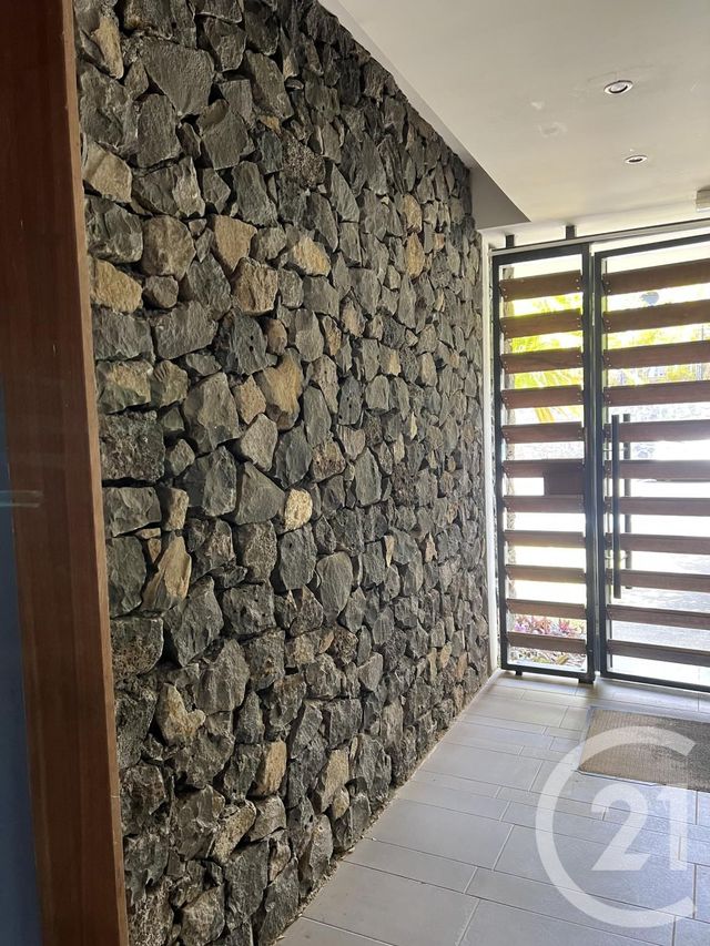 Afficher la photo en grand Appartement F2 à vendre - 2 pièces - 49.5 m2 - STE MARIE - 974 - REUNION - Century 21 Lancastel