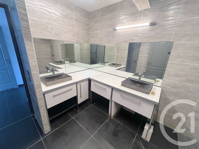 Appartement F4 à vendre - 4 pièces - 136.59 m2 - ST DENIS - 974 - REUNION - Century 21 Lancastel